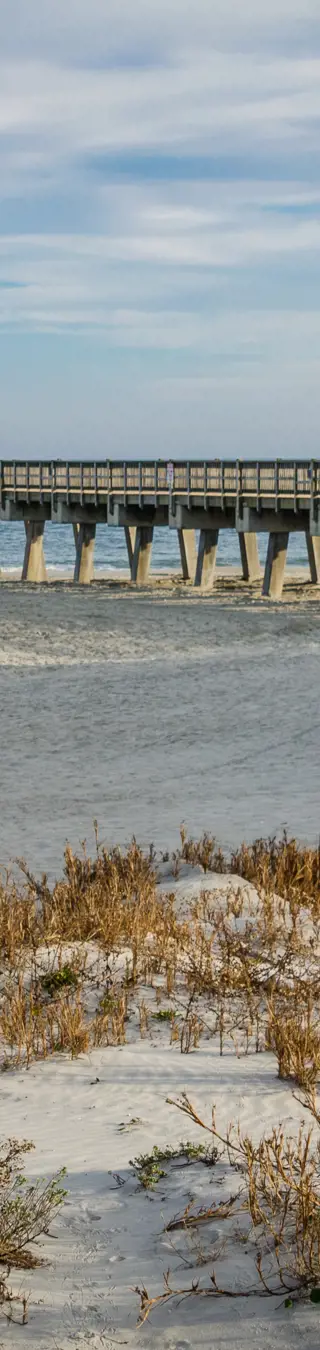 Beobachte den Sonnenaufgang über dem Pavillon auf Tybee Island